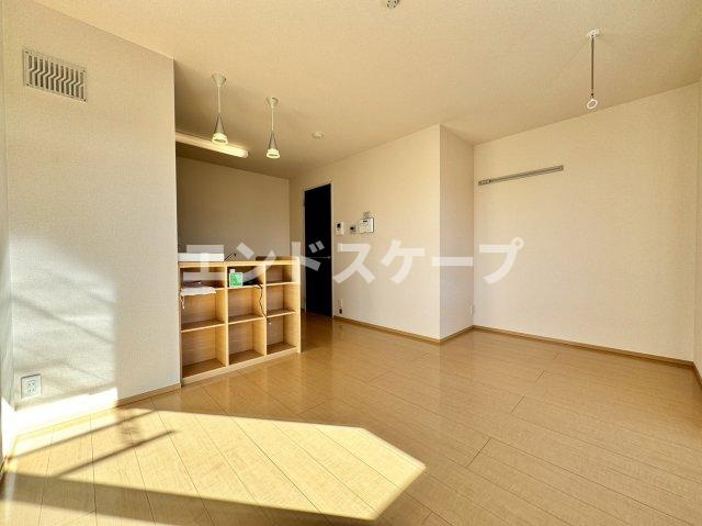 アイリス　Ⅲの居間・リビング|高崎、前橋、伊勢崎エリアのお部屋探しはエンドスケープまで！お客様の理想お聞かせ下さい♪