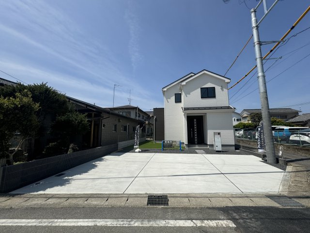 新築　前橋市天川大島町23-1期　LIGNAGE　1号棟の駐車場|現地写真　駐車スペースは建物東側に並列3台分可能です！
