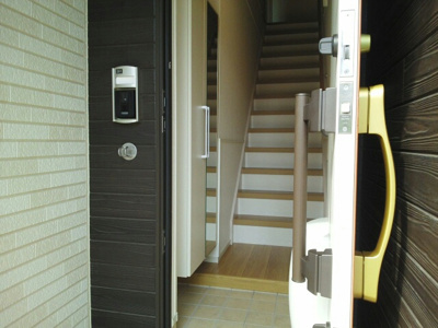 【玄関】 | メゾンコメサ