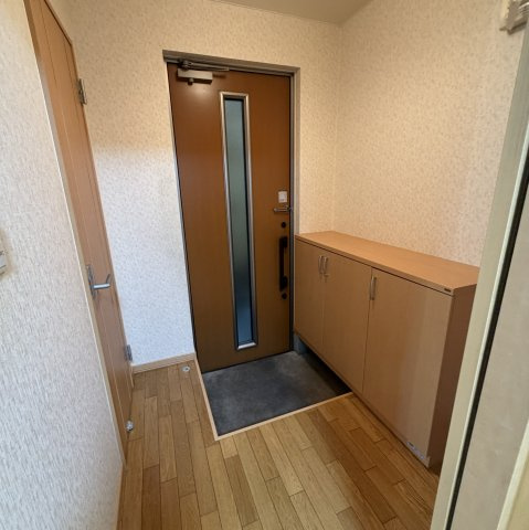 ハイツひとみ18の玄関