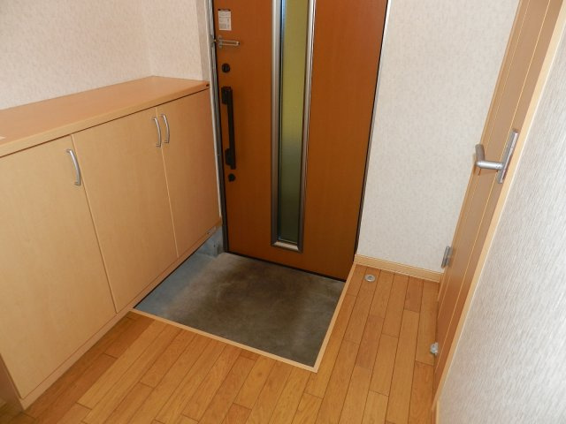 ハイツひとみ18の玄関