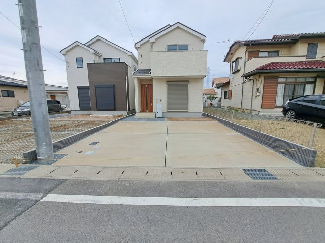 新築　前橋市駒形23-1期　LIGNAGE　2号棟の駐車場|現地写真　駐車スペースは建物南側に並列2台分可能です！
