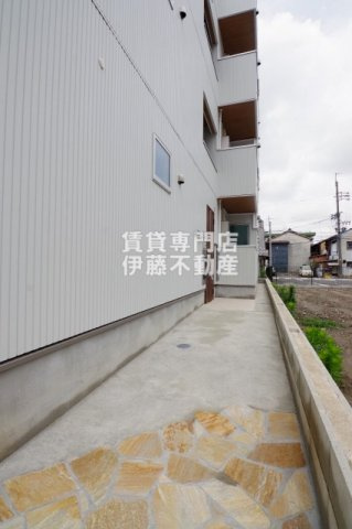 DELA香呑の駐車場