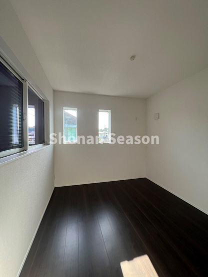 【洋室】 | ２階洋室３部屋は、陽光たっぷり差し込む明るい室内◎各居室独立しており、プライベート時間も充実いたします。