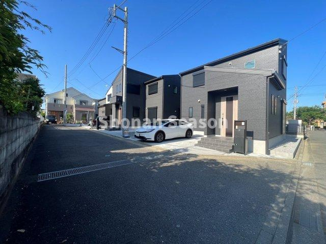 【外観】 | 景観が整い、ホッとする雰囲気のある分譲住宅全４棟となっています！分譲地内は車通りも少なくお車出し入れもしやすいです。