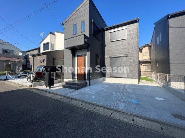 【外観】 | ダークカラーのクールな外観がお洒落な３号棟！落ち着きあるお住まいが誕生いたしました。