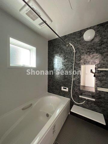 【浴室】 | 梅雨や花粉時期や外に干したくない日も安心！カラッと乾く「浴室暖房乾燥機」を完備いたしました。寒い冬のヒートショック防止にも役立ちます。