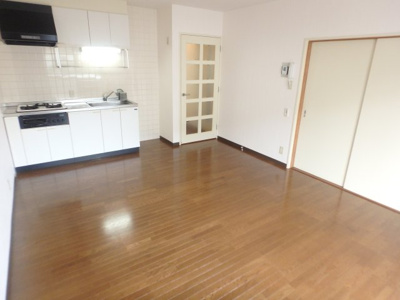 【居間・リビング】 | シャトレ甲東園 | ゆったりとしたリビングです