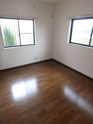 【寝室】 | シャトレ甲東園 | 広くて明るい寝室