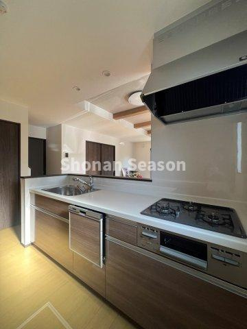 【キッチン】 | 使いだしたら手放せない！家事時短に繋がる「食器洗浄乾燥機」を標準搭載しております。サッと洗って乾燥機能としても使えて便利です。