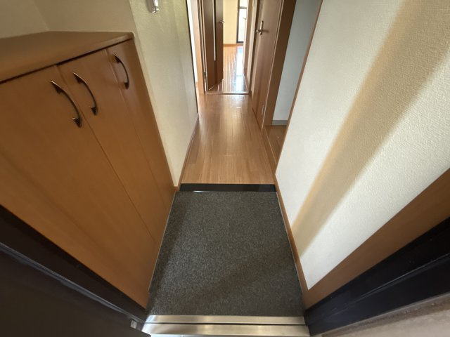 ロイヤルヒルズ青山の玄関