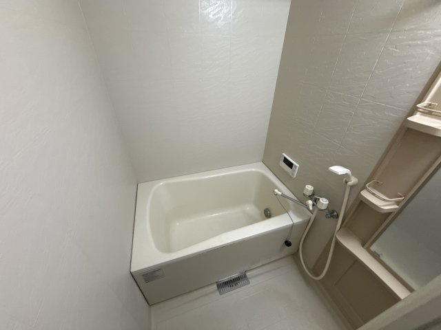 ロイヤルヒルズ青山の浴室