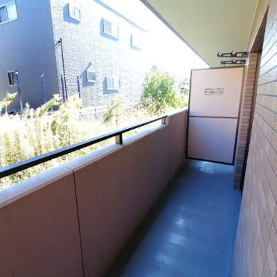 【バルコニー】 | コーポサンガイア | 開放的で明るい空間を演出してくれるバルコニーです