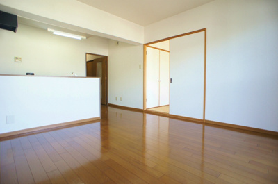 【居間・リビング】 | コーポサンガイア | おしゃれなリビングです