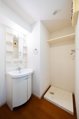 【独立洗面台】 | パレススィートⅠ | 別号室の写真になります。現況優先。