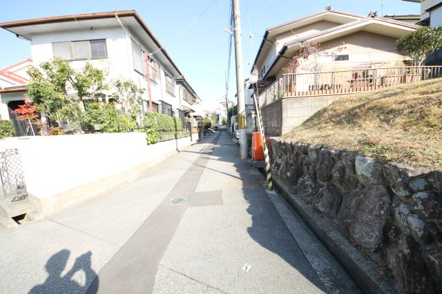 緑が丘町本町1丁目土地の前面道路含む現地写真