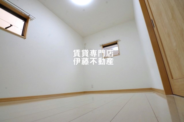 Leo Aries 大曽根の洋室