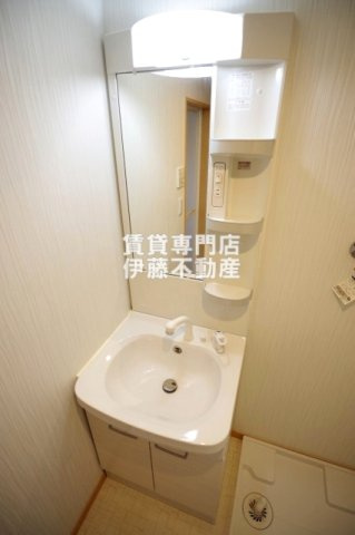 Leo Aries 大曽根の洗面所|独立洗髪洗面化粧台