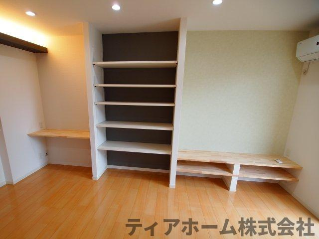 香芝市高山台１丁目のハイツの内装|明るい色調の室内です