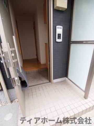 香芝市高山台１丁目のハイツの玄関|ゆったりとした玄関です