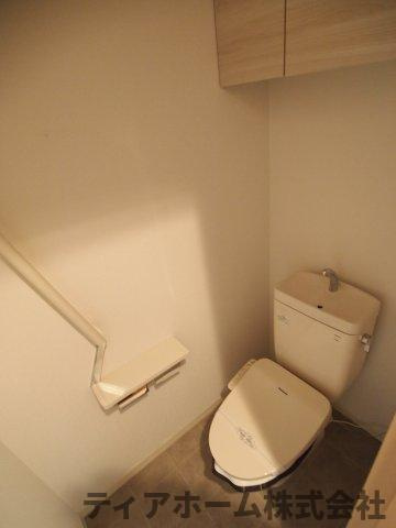 香芝市高山台１丁目のハイツのトイレ|ゆったりとした空間のトイレです
