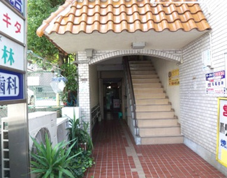 【エントランス】 | メゾンよしの_9坪（通路奥）