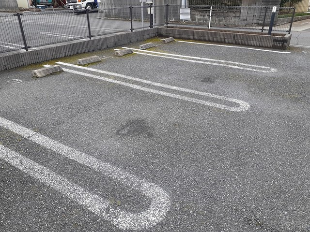 リファインドヴィラⅢの駐車場