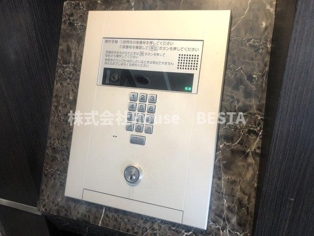 プレサンスみなと元町駅前のエントランス