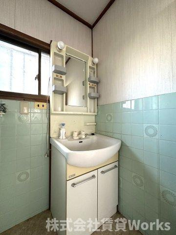 北島町江尻戸建の洗面所|ゆったりとスペースのある洗面所