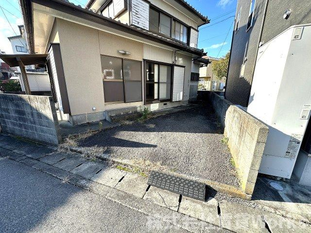 北島町江尻戸建の駐車場|駐車場に車を止められます