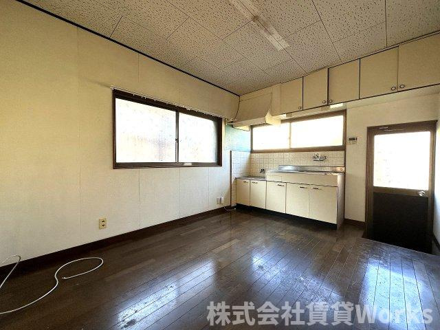 北島町江尻戸建の居間・リビング|こちらの居間で趣味の時間をお楽しみください