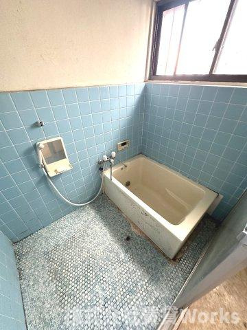 北島町江尻戸建の浴室|きれいなお風呂です