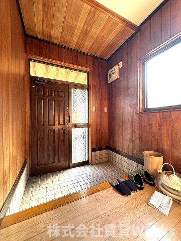 北島町江尻戸建の玄関|落ち着いた玄関です