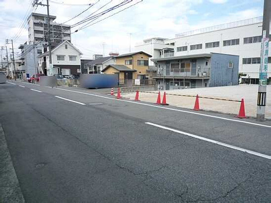 【前面道路含む現地写真】