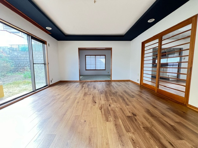 旭ヶ丘貸家の居間・リビング