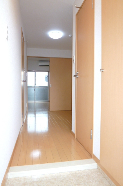 アンプルールべトンHISASHIの玄関|落ち着いた玄関です