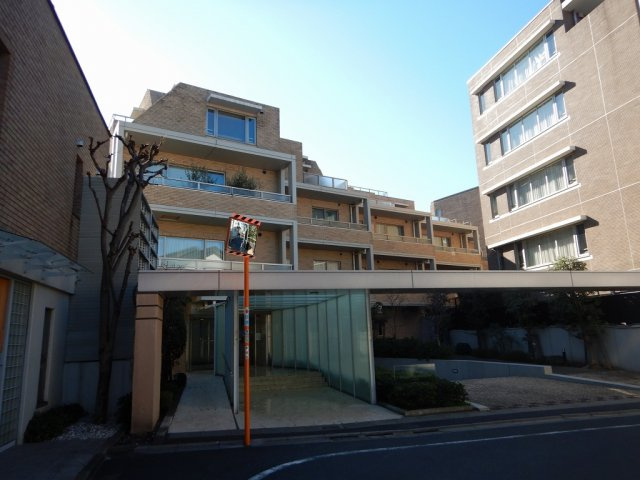 パークハウス市谷砂土原町レフィナールのエントランス