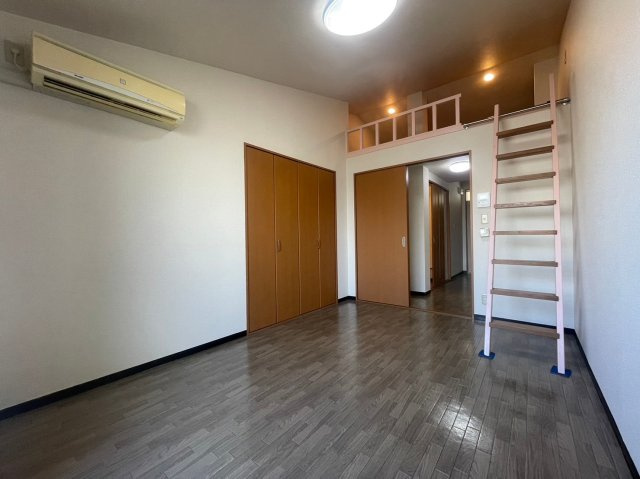 スロープイースタン大内の居間・リビング