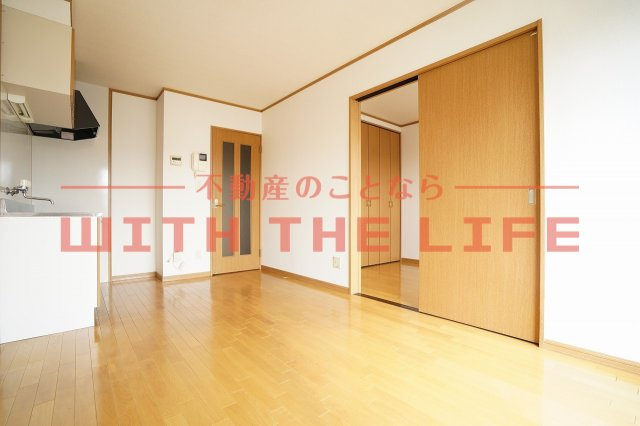 ランドベアー21II【キャッシュバック対象物件】の居間・リビング|ゆったりとしたリビングです