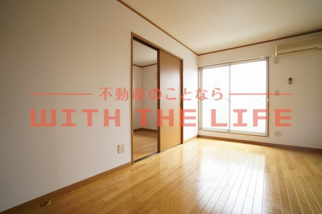 ランドベアー21II【キャッシュバック対象物件】の居間・リビング|使いやすい居間です