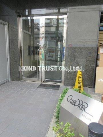 カランドリエのエントランス|落ち着いたエントランスです