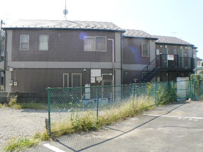 ★２階建ての南西向きアパート★