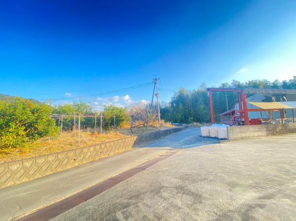 海南市別院　土地の前面道路含む現地写真