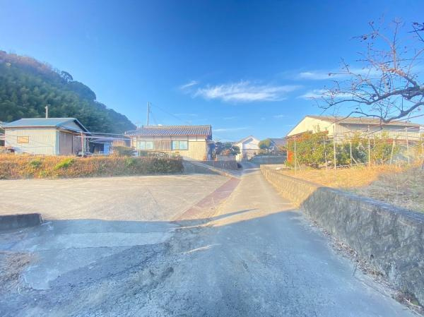 海南市別院　土地の前面道路含む現地写真