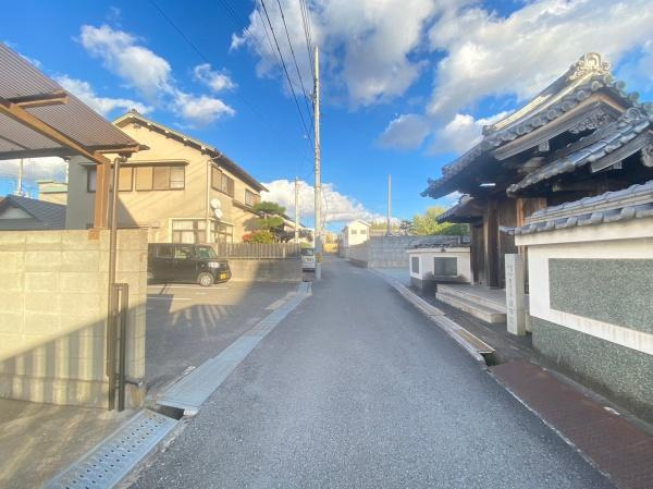 和歌山市作事丁中古戸建の前面道路含む現地写真