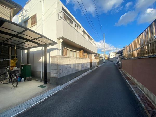 和歌山市作事丁中古戸建の前面道路含む現地写真