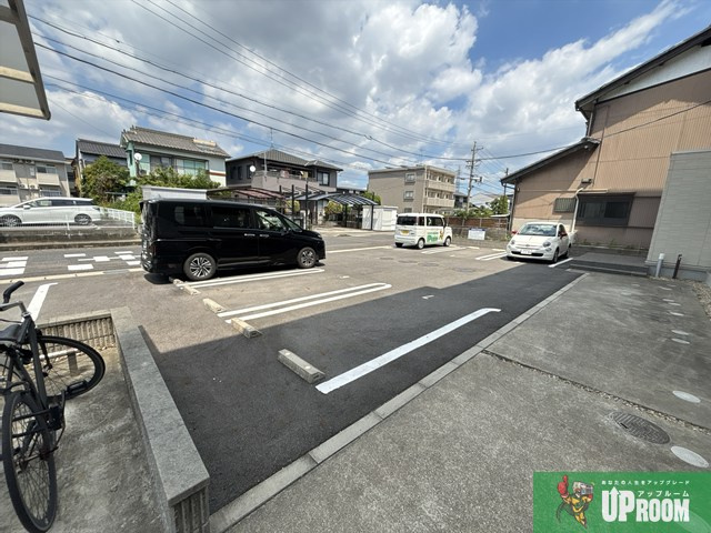 HOURAIマンションの駐車場