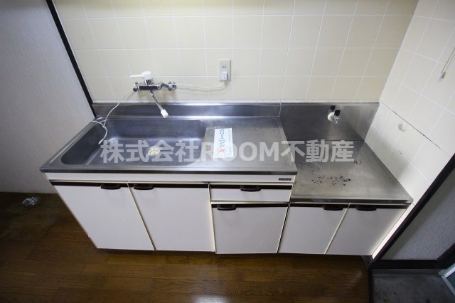 メゾントレビアンのキッチン|コンパクトなキッチンで掃除もラクラク