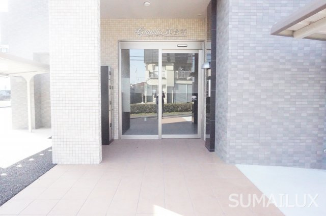 グランディア蓮台寺のエントランス