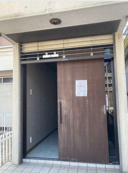 大津市大萱１丁目の店舗の玄関|玄関です